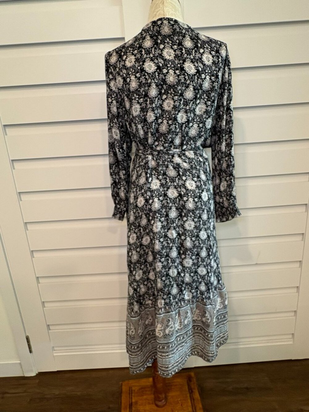 Lucky Brand Black White Paisley Floral Boho Festival Beth Dutton Wrap Midi Dress - Picture 12 of 14